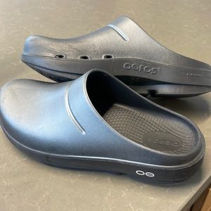 OOFOS Clogs Size 7